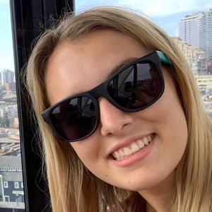 Meet your Posher, Chloe